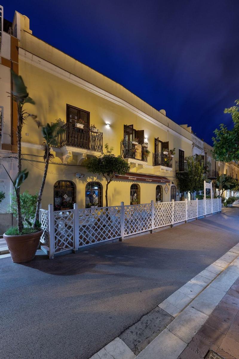 مبيت وإفطار تيراسيني Casa Manzella المظهر الخارجي الصورة
